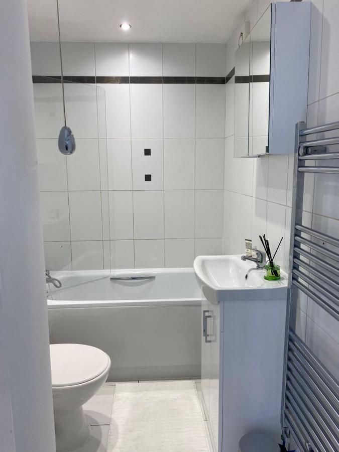 Central Leeds Townhouse With Private Roof Garden Sleeps 4 Eksteriør bilde