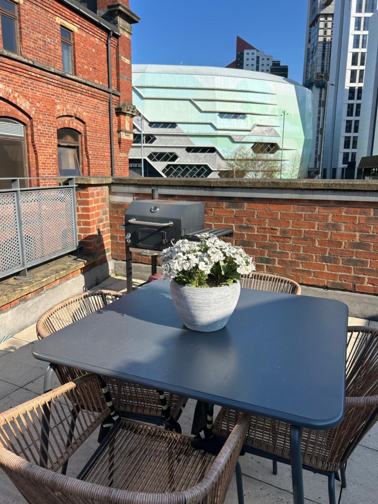 Central Leeds Townhouse With Private Roof Garden Sleeps 4 Eksteriør bilde