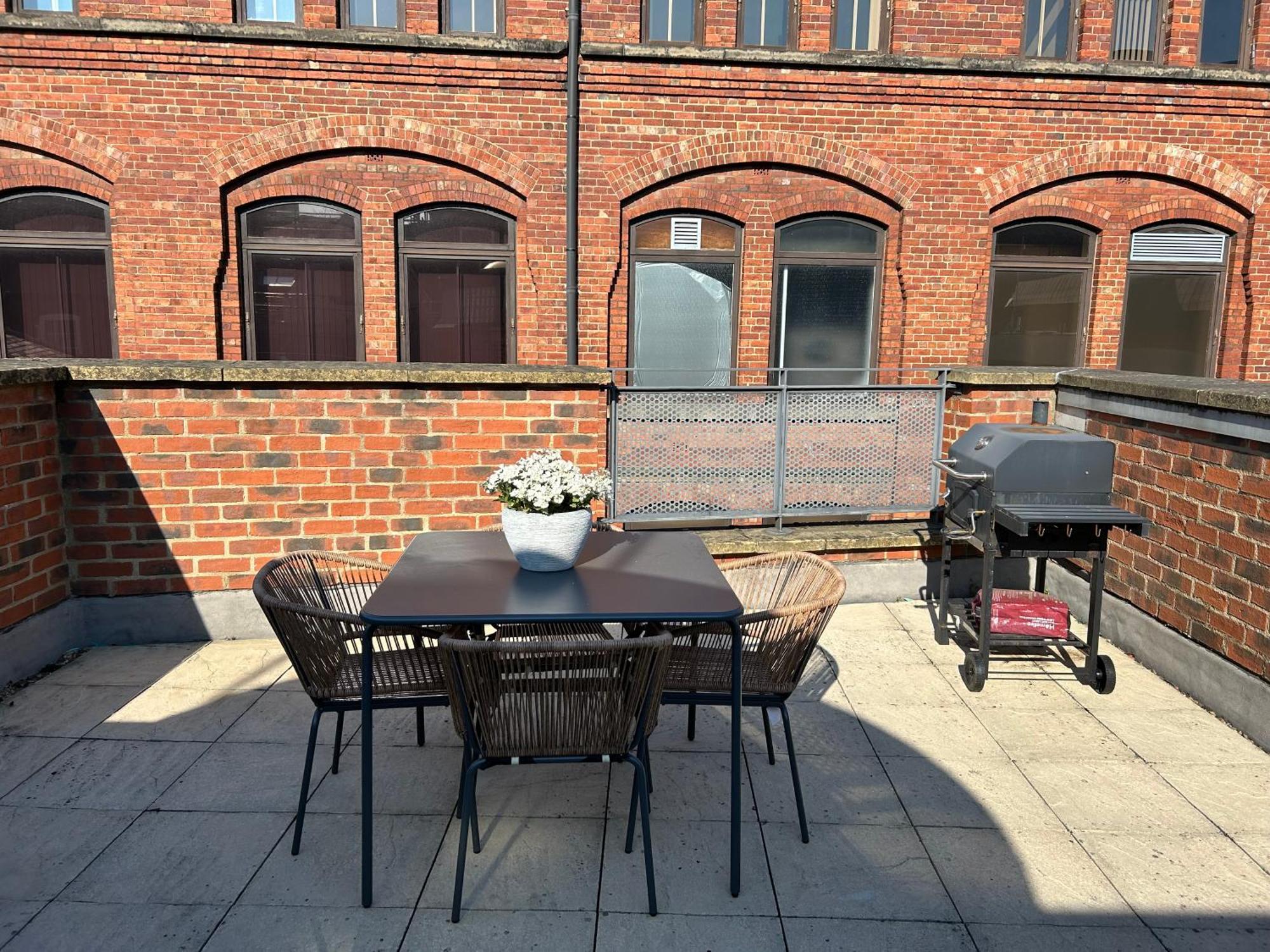 Central Leeds Townhouse With Private Roof Garden Sleeps 4 Eksteriør bilde
